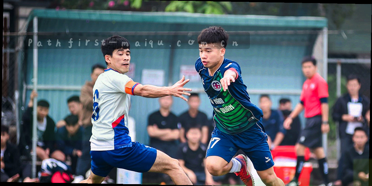 以坐标网格与线条勾勒的城市轮廓抽象图形，代表团队常驻运营地